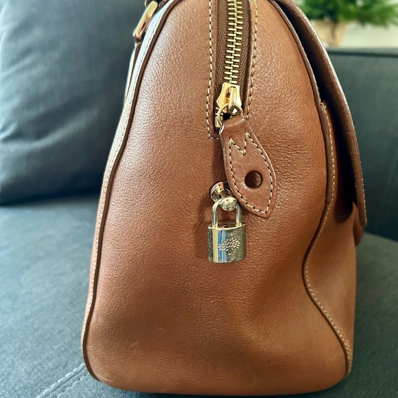 Mulberry Brown Floral Interior - Picture 4 of 14